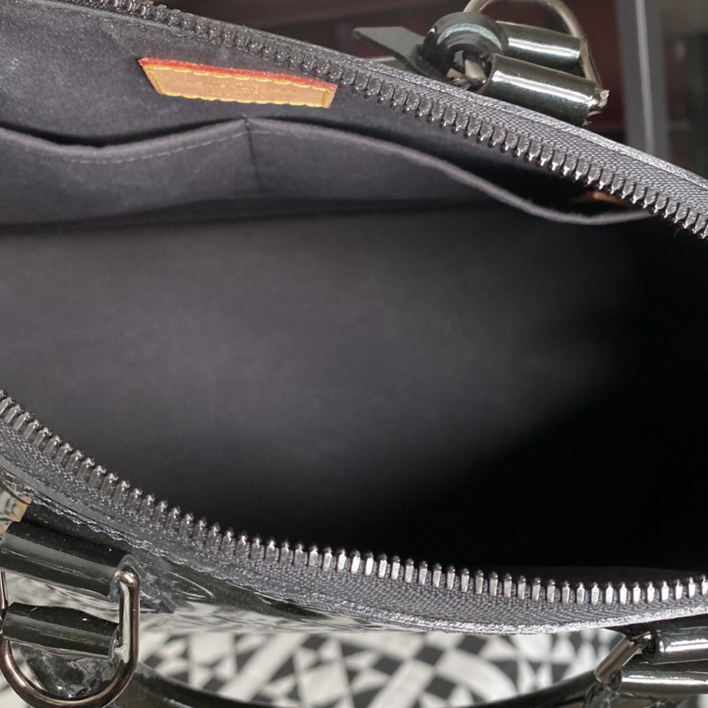 Sold🖤 Louis Vuitton Alma PM Magnetique - Picture 7 of 16